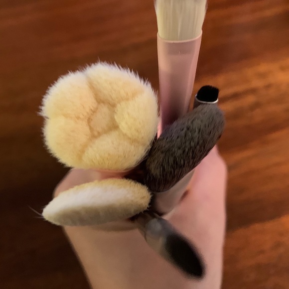6/$15 Makeup brush - Picture 4 of 4